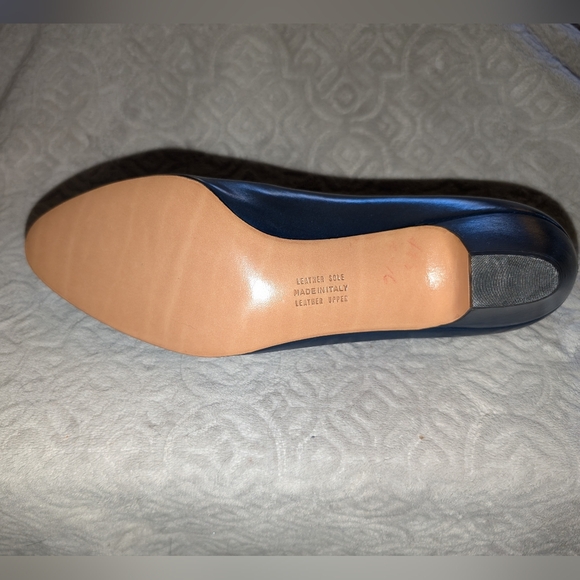 NWOT! SALVATORE FERRAGAMO BLUE Leather Pumps with Bows - Picture 14 of 16